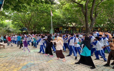 Jaga Kebugaran dan Kekompakan, Civitas MTsN Kota Kupang Gelar Senam Bersama Setiap Jumat